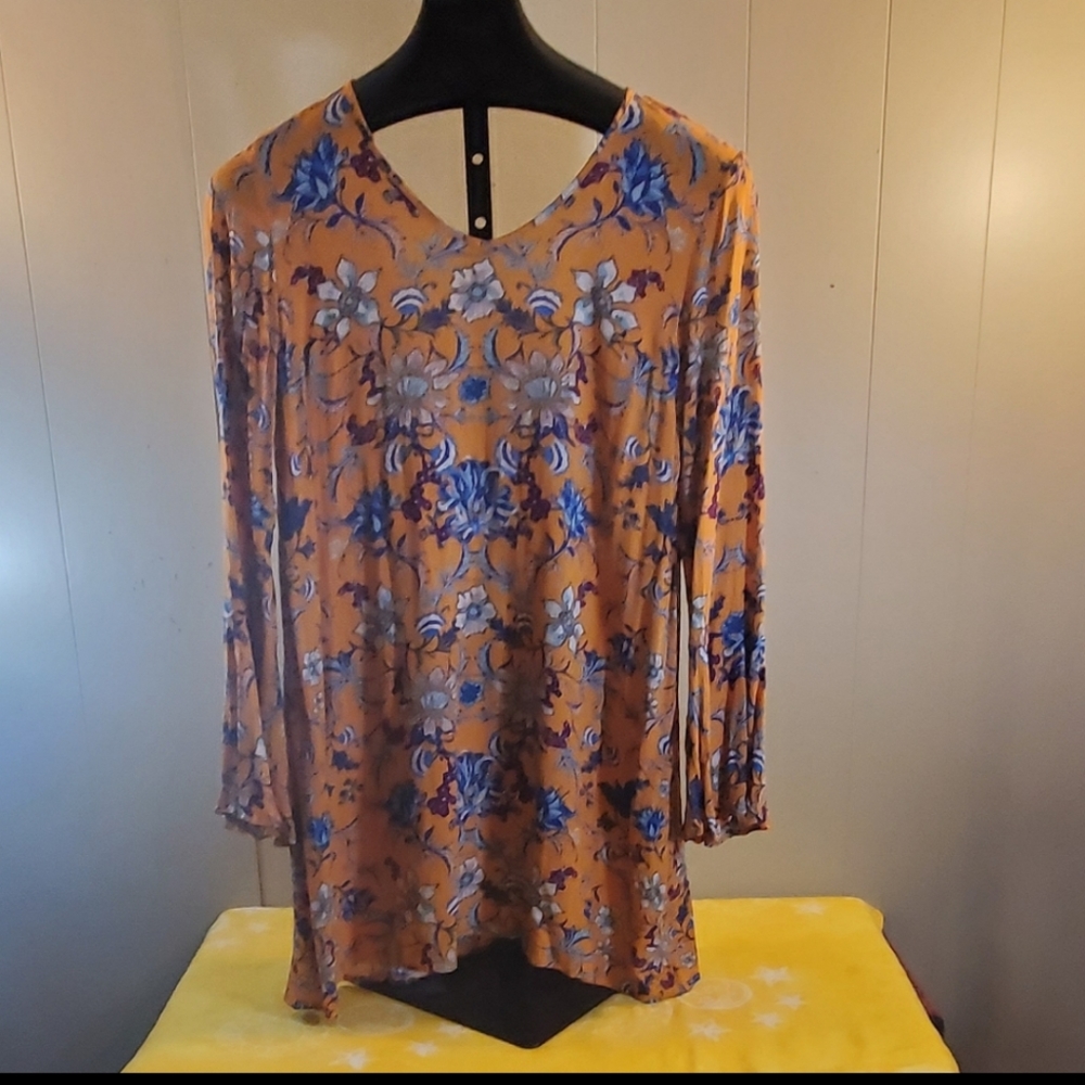 🎉🏵️ xhilaration Floral Tunic